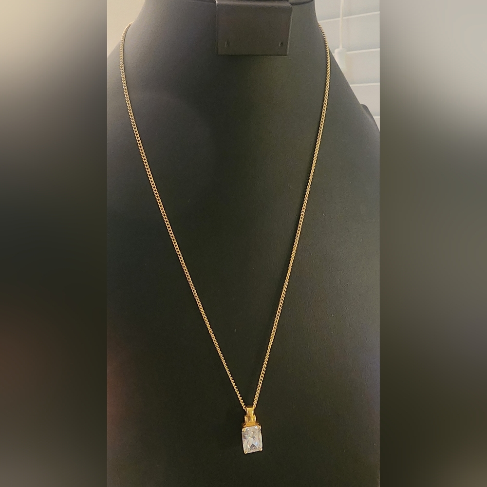 Elegant Gold Tone Necklace with Clear Pendant